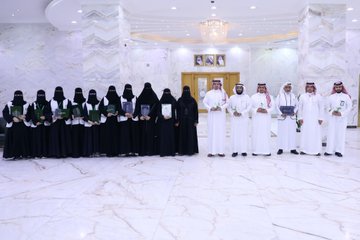 تعليم الرياض يكرم ثانوية 133 للبنات و مشروعها "مبادرة المظلة النباتية"